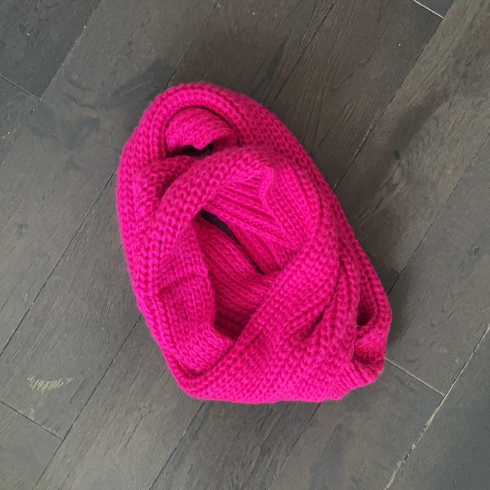 Abercrombie circle scarf